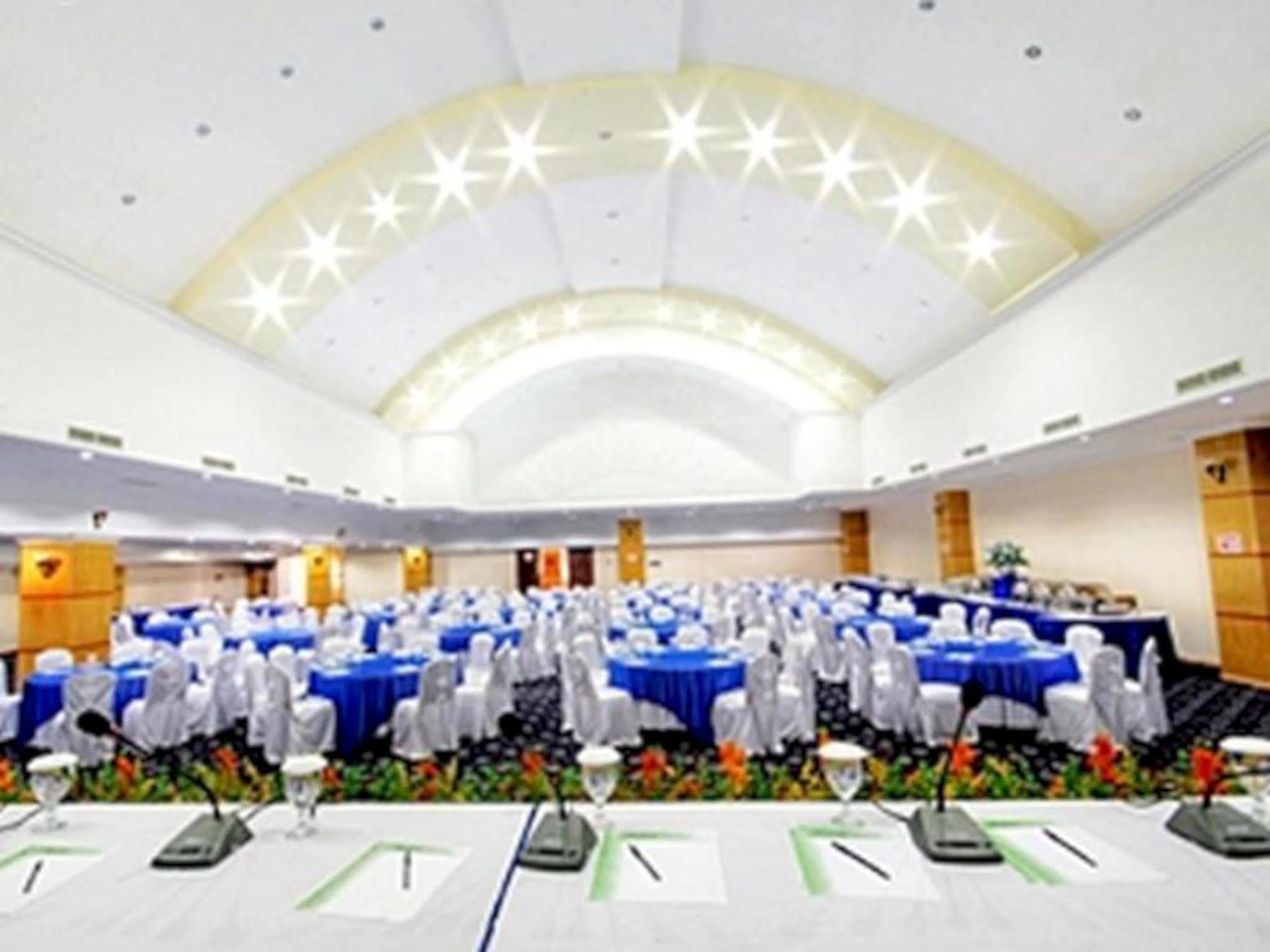 Hotel Madani Medan - Syariah Hotel Экстерьер фото