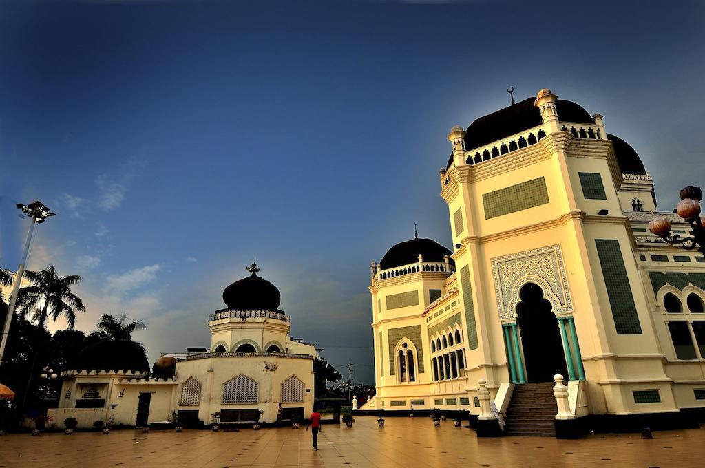 Hotel Madani Medan - Syariah Hotel Экстерьер фото